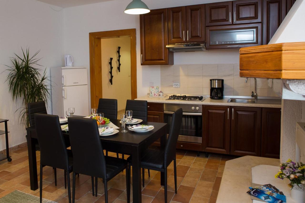Apartman Girasol Pula Apartment Luaran gambar