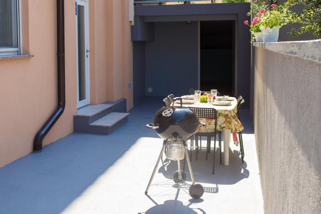 Apartman Girasol Pula Apartment Luaran gambar