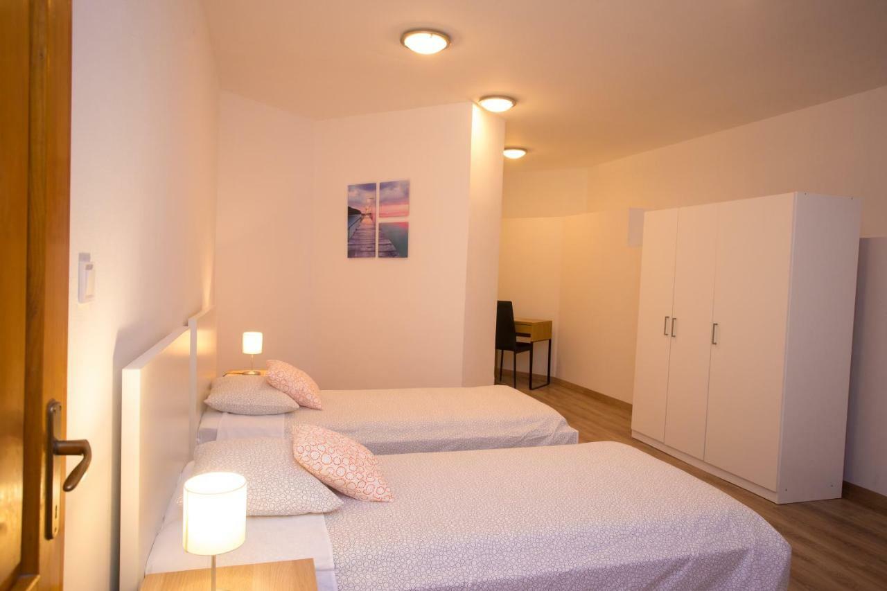 Apartman Girasol Pula Apartment Luaran gambar