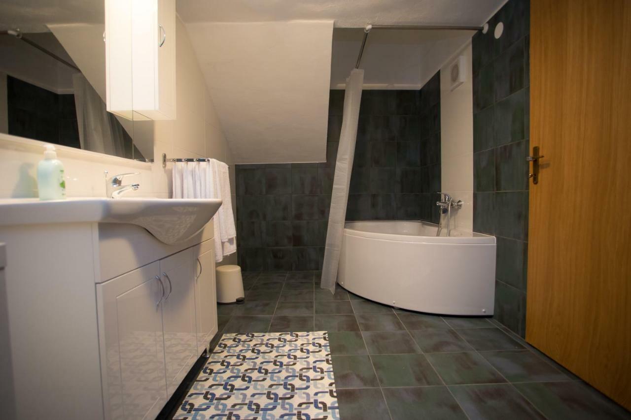 Apartman Girasol Pula Apartment Luaran gambar