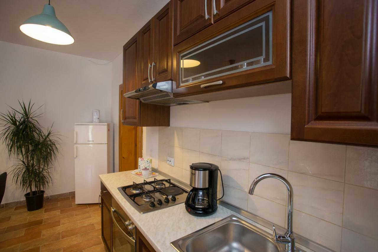 Apartman Girasol Pula Apartment Luaran gambar