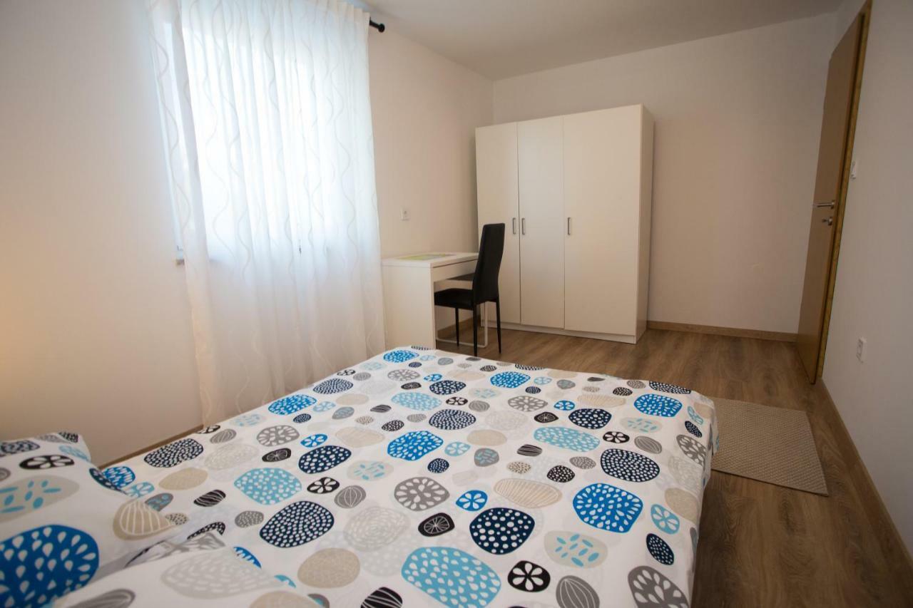 Apartman Girasol Pula Apartment Luaran gambar