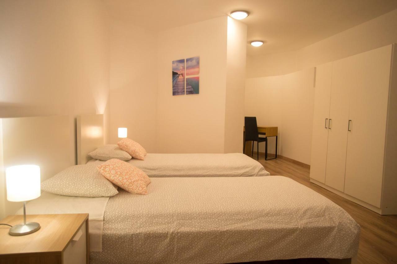 Apartman Girasol Pula Apartment Luaran gambar