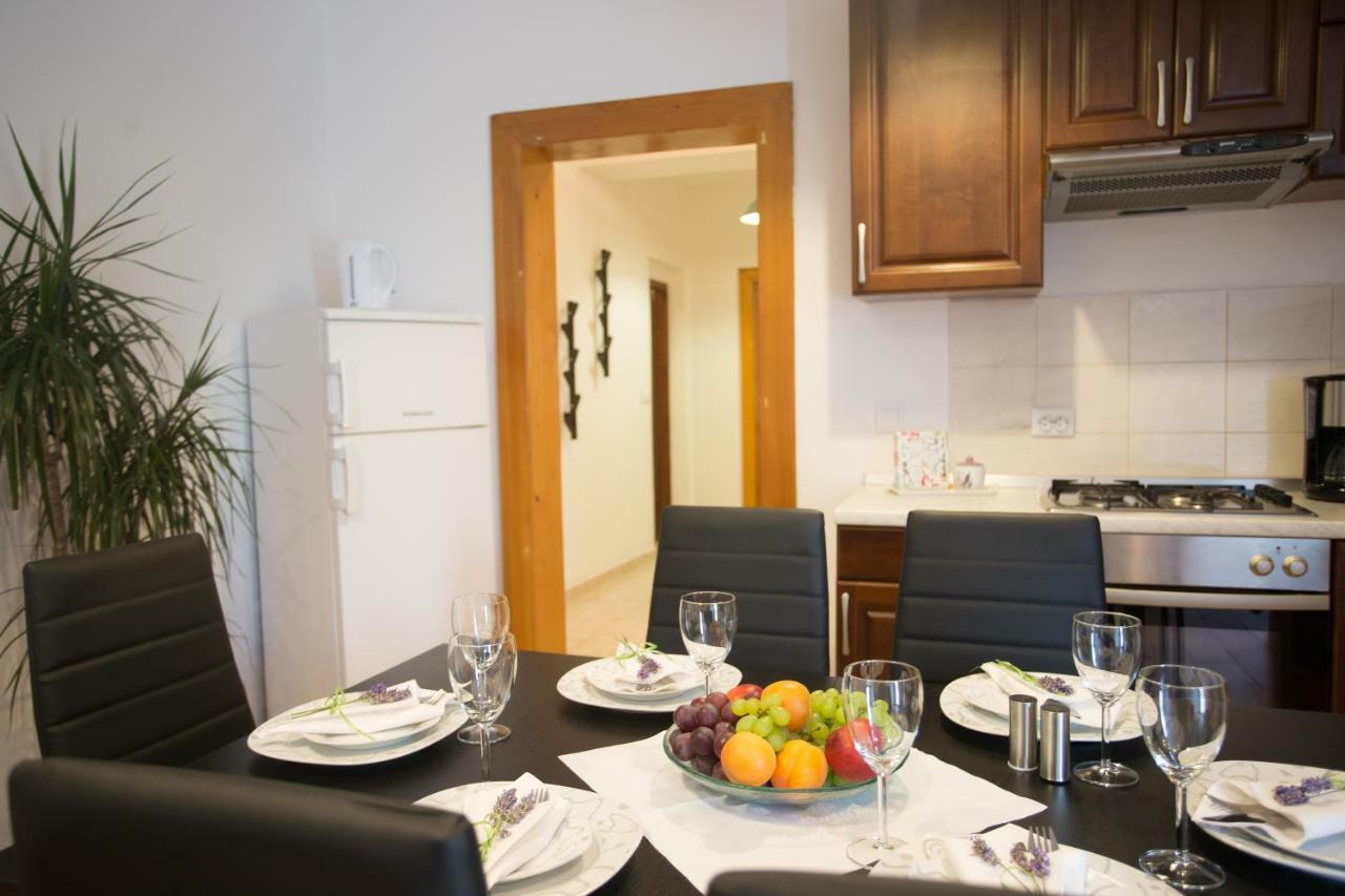 Apartman Girasol Pula Apartment Luaran gambar