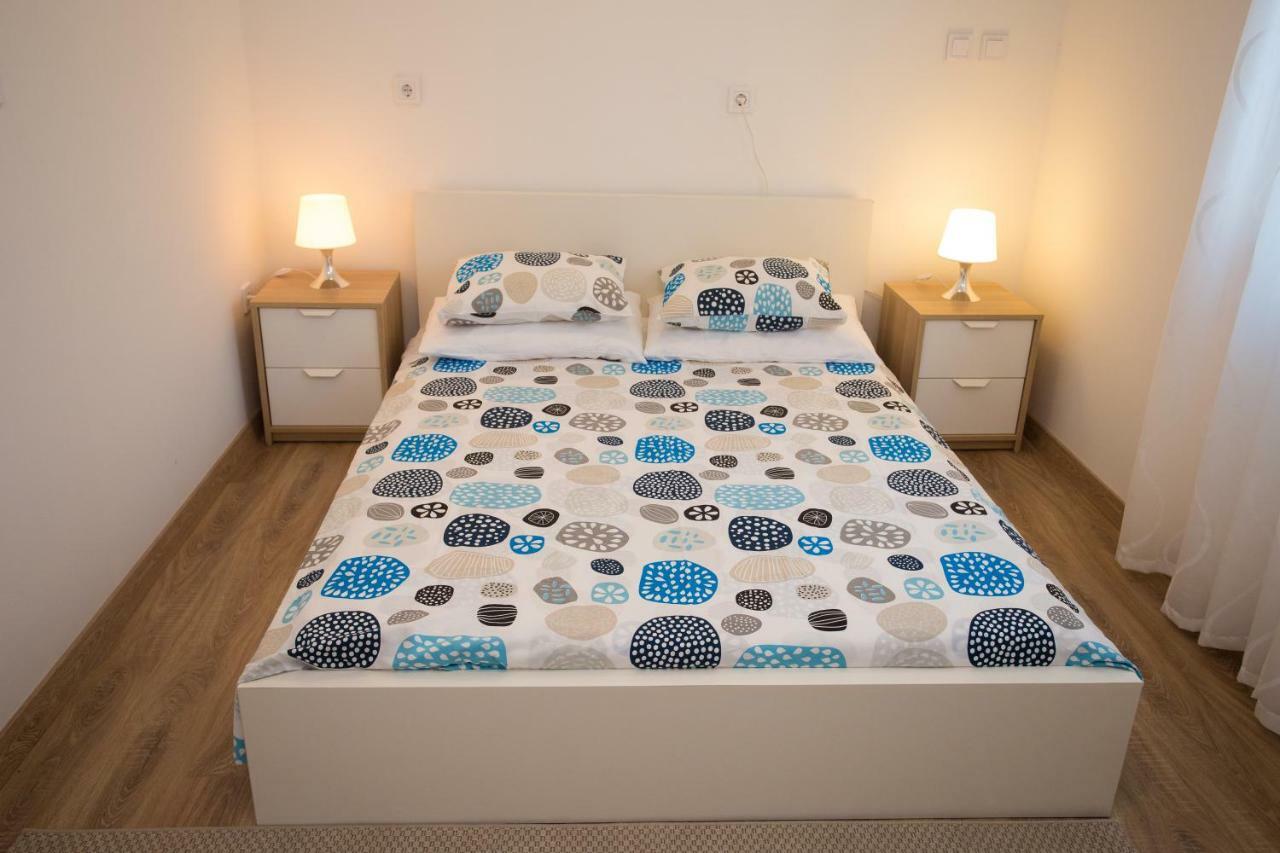 Apartman Girasol Pula Apartment Luaran gambar