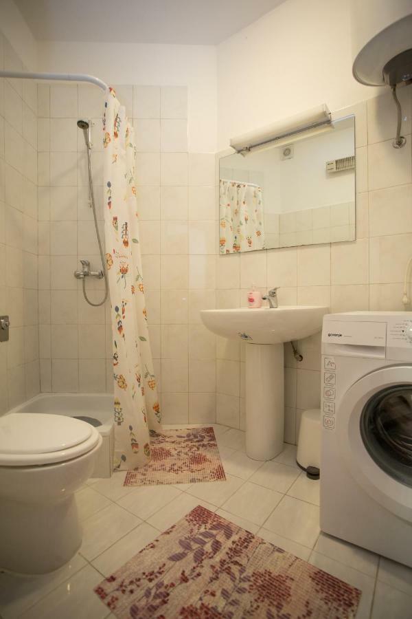 Apartman Girasol Pula Apartment Luaran gambar