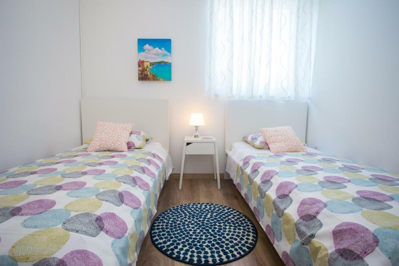 Apartman Girasol Pula Apartment Luaran gambar