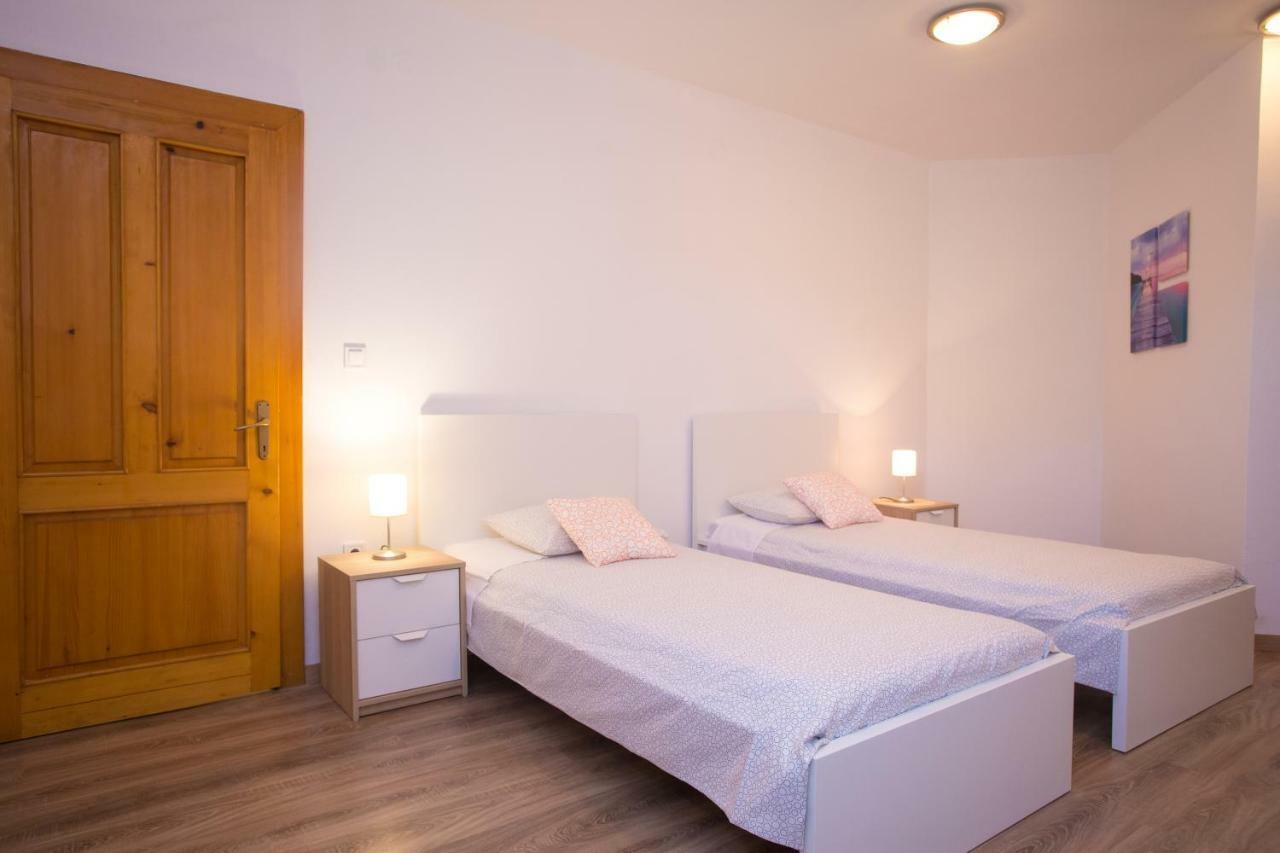 Apartman Girasol Pula Luaran gambar